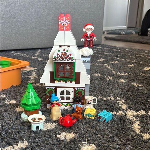 Lego Duplo Santa’s Gingerbread House - Picture 1 of 6
